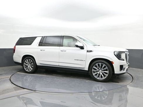 Used 2021 GMC Yukon XL Denali w/ Denali Ultimate Package AWD/4WD image 17