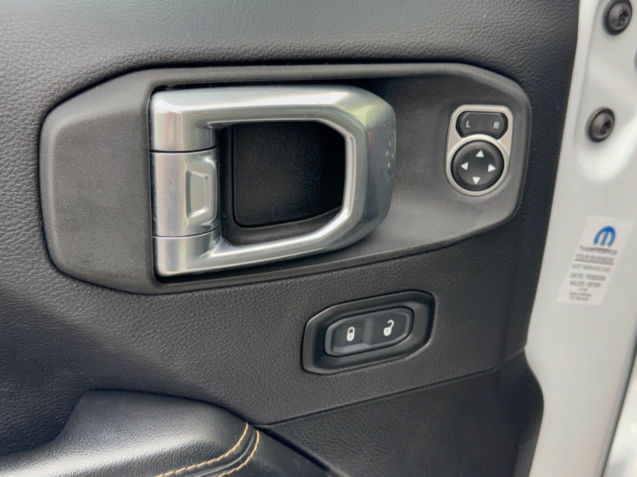 Used 2024 Jeep Wrangler Unlimited Sahara AWD/4WD image 15