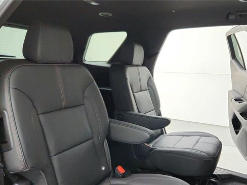 Used 2023 Chevrolet Traverse RS FWD image 54