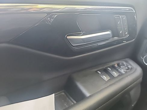 Used 2025 Chevrolet Suburban LT w/ Comfort Package AWD/4WD image 13