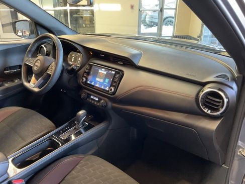 Used 2024 Nissan Kicks SR image 17