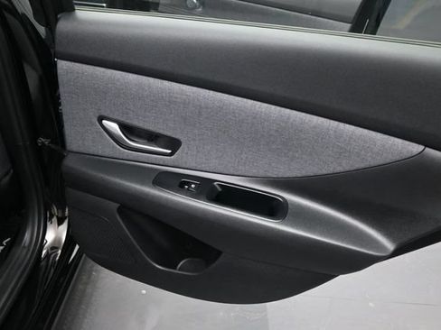 Used 2024 Hyundai Elantra Limited FWD image 17