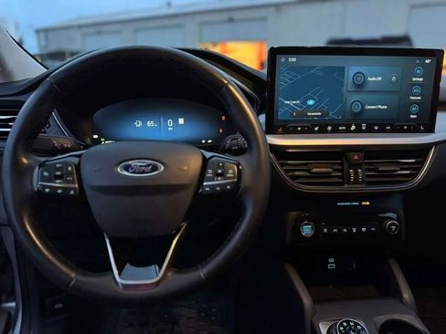 Used 2023 Ford Escape Platinum image 21