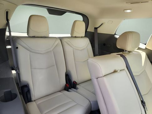 Used 2022 Cadillac XT6 Premium Luxury FWD image 11