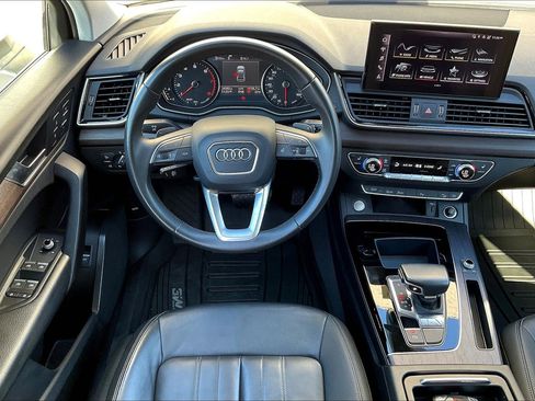 Used 2021 Audi Q5 Premium w/ Convenience Package image 4
