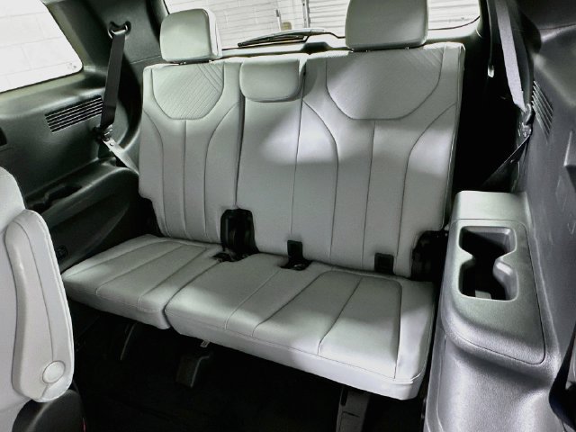Used 2025 Hyundai Palisade SEL FWD image 12