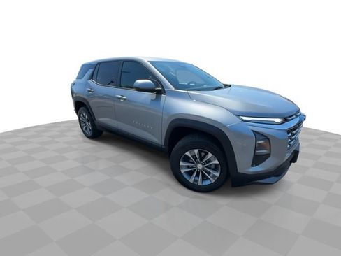 Certified 2025 Chevrolet Equinox LT FWD image 2