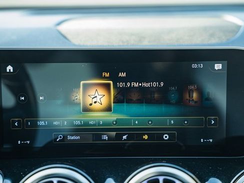 Used 2021 Mercedes-Benz GLB 250 4MATIC image 22