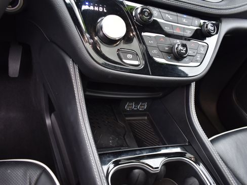 Used 2025 Chrysler Pacifica Limited image 22