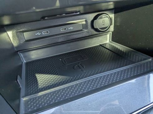 Used 2024 Volkswagen Tiguan SE R-Line image 30