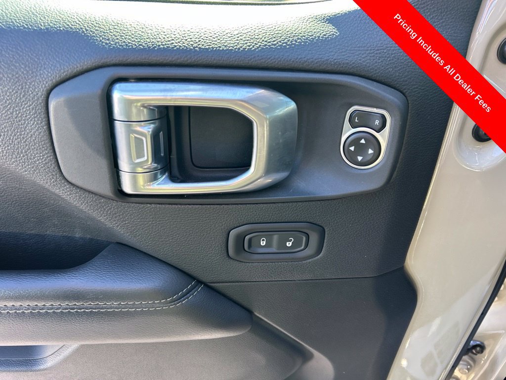 Used 2020 Jeep Gladiator Overland AWD/4WD image 6