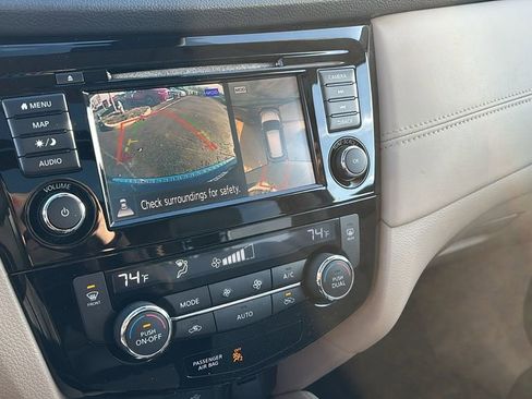 Used 2018 Nissan Rogue SL w/ Premium Package image 22