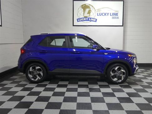 Used 2022 Hyundai Venue SEL FWD image 6