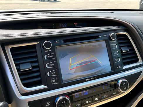 Used 2015 Toyota Highlander Limited Platinum image 31