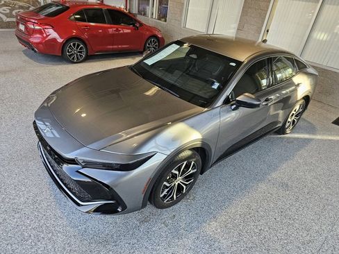 Certified 2023 Toyota Crown XLE image 5