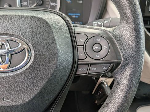 Used 2022 Toyota Corolla LE FWD image 21