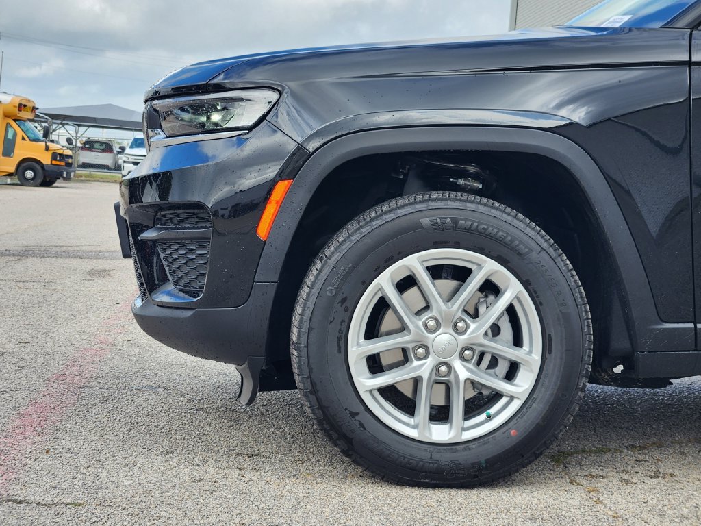 New 2026 Jeep Grand Cherokee Laredo RWD image 6
