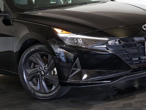 Used 2023 Hyundai Elantra SEL FWD image 8