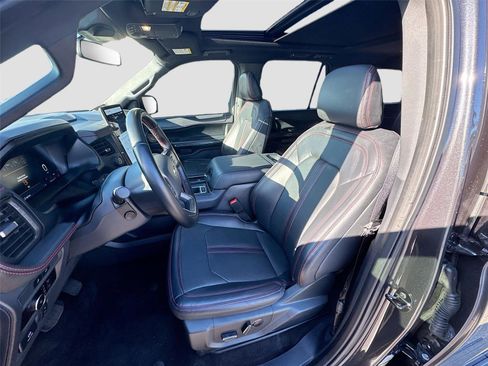 Used 2023 Ford Expedition Limited image 10