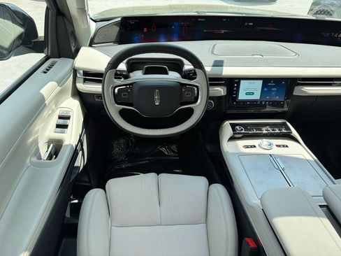 New 2026 Lincoln Navigator Reserve AWD/4WD image 24