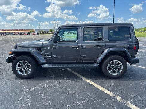 Used 2019 Jeep Wrangler Unlimited Sahara w/ Uconnect 4C Nav & Sound Group AWD/4WD image 8