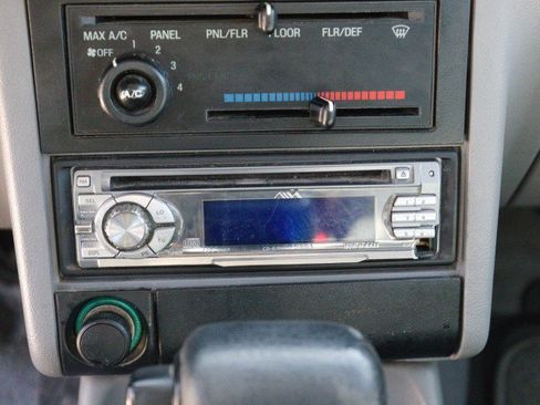 Used 1995 Ford Escort LX FWD image 21