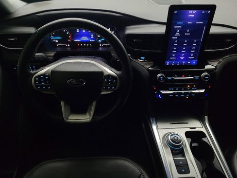 Used 2022 Ford Explorer Limited w/ Limited Technology Package RWD image 22