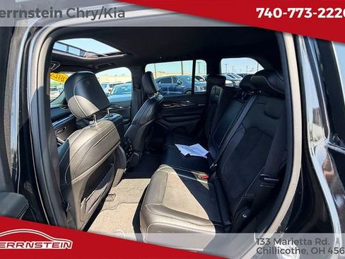 Used 2023 Jeep Grand Cherokee Altitude AWD/4WD image 18