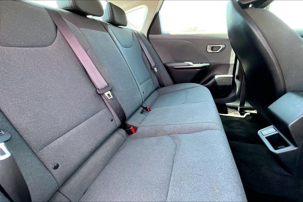 Used 2025 Kia K4 FWD image 25