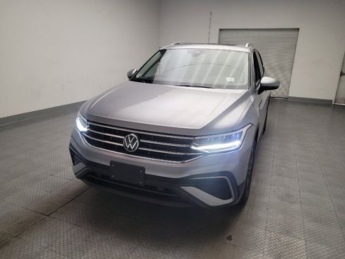 Used 2023 Volkswagen Tiguan SE w/ Panoramic Sunroof Package FWD image 15