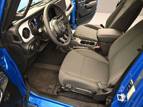 New 2025 Jeep Wrangler Sport S image 9