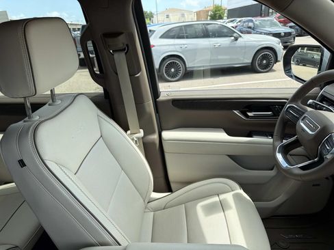 Used 2026 GMC Yukon XL Denali w/ Sun & Power Step Package RWD image 11