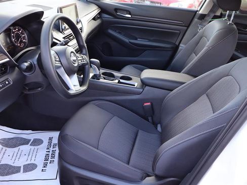 Used 2025 Nissan Altima 2.5 SV image 12