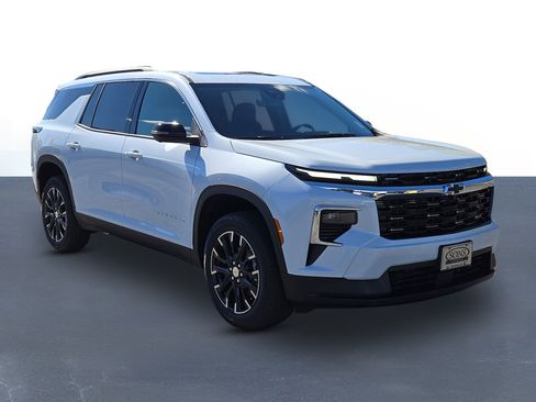 New 2026 Chevrolet Traverse LT w/ Sun and Wheel Package image 3