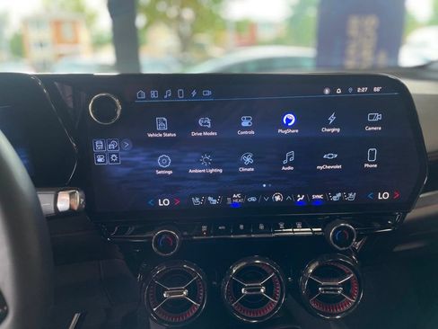 Used 2024 Chevrolet Blazer EV RS RWD image 28
