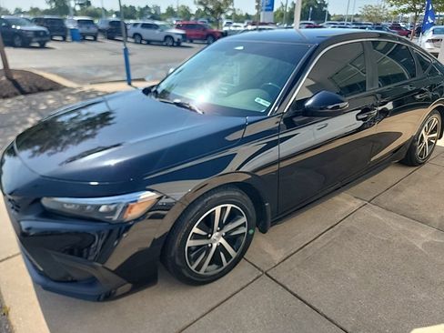 Used 2023 Honda Civic LX image 2