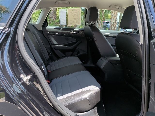 Used 2025 Volkswagen Jetta SE FWD image 18