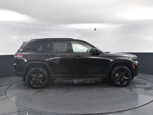 New 2025 Jeep Grand Cherokee Limited w/ Black Appearance Package AWD/4WD image 11