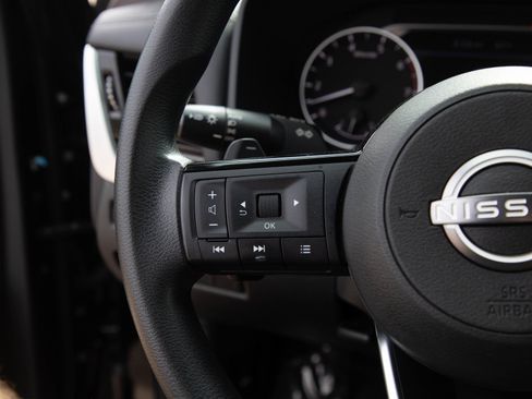 Used 2022 Nissan Rogue SV AWD/4WD image 25