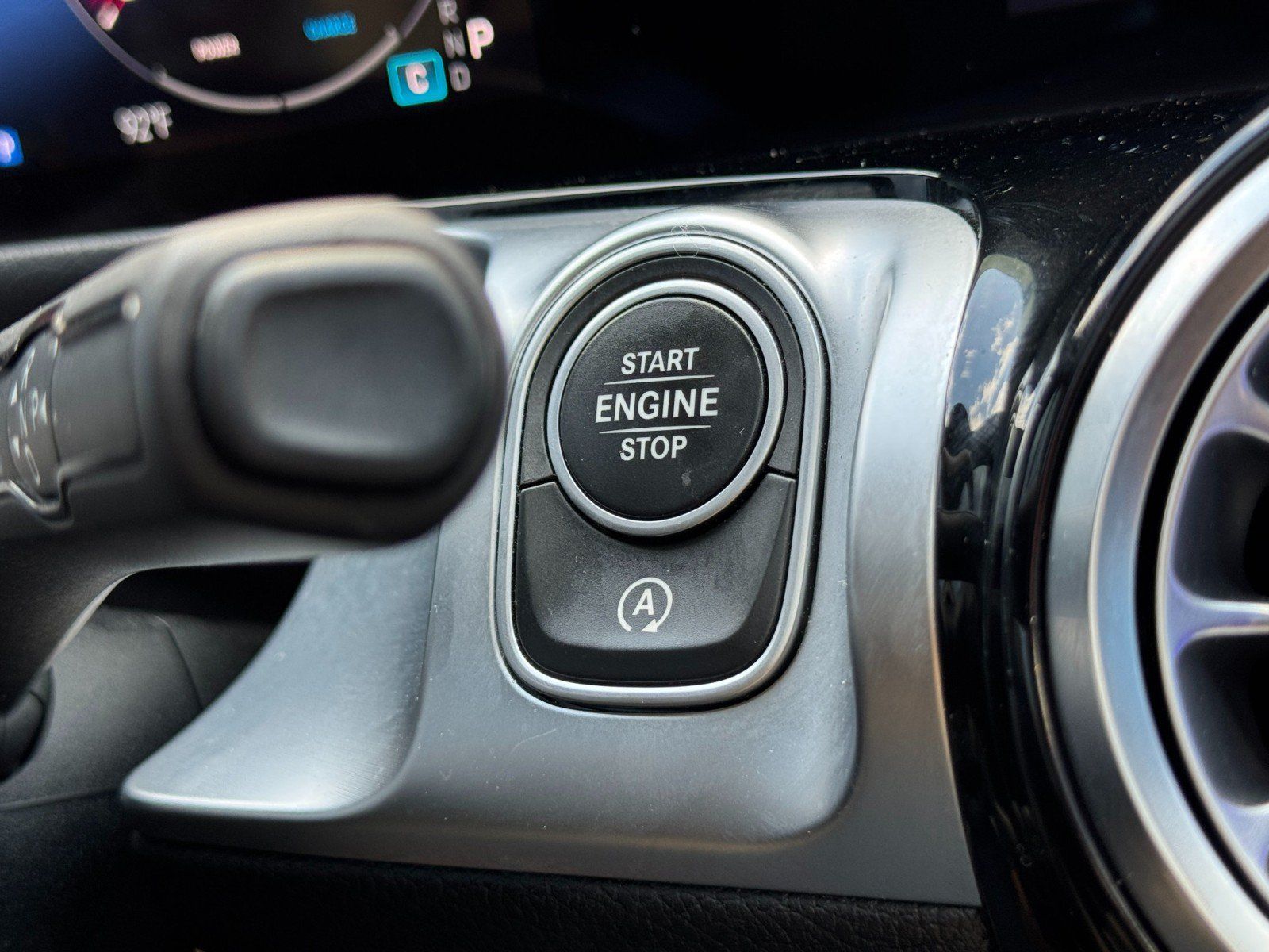 Used 2024 Mercedes-Benz GLB 250 w/ Exclusive Package image 23