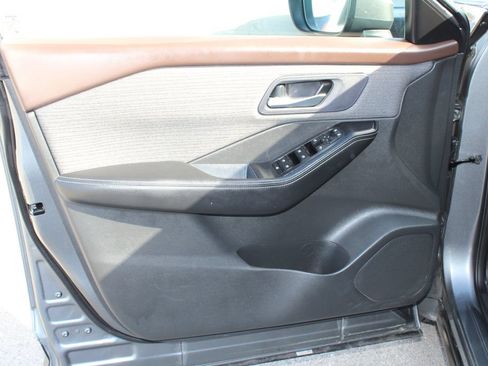 Used 2023 Nissan Rogue SV FWD image 30