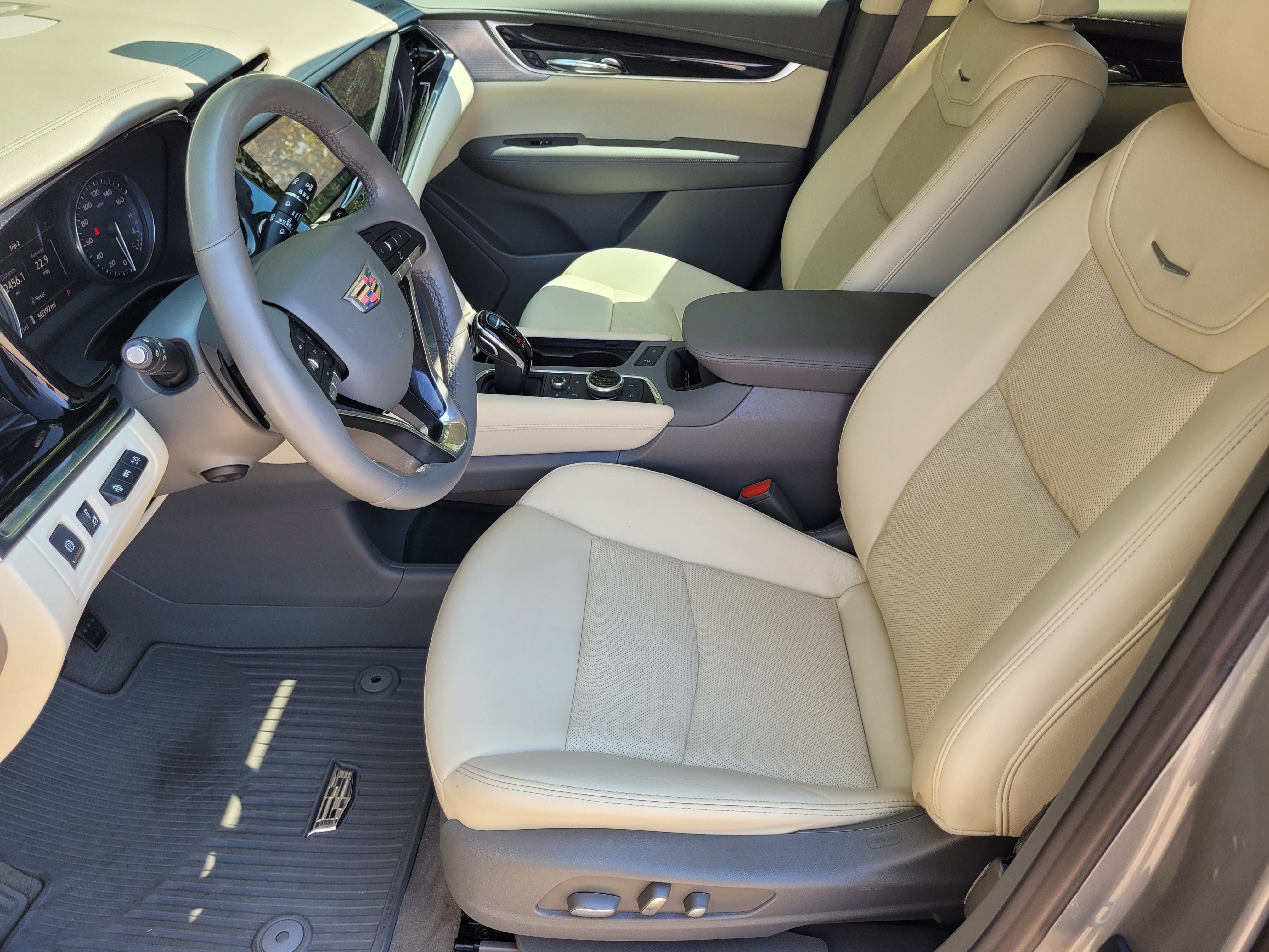 Used 2024 Cadillac XT6 Premium Luxury w/ Technology Package FWD image 22