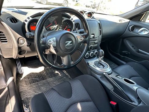 Used 2014 Nissan 370Z Roadster RWD image 20
