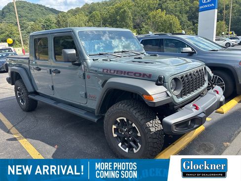 Used 2025 Jeep Gladiator Rubicon w/ Convenience Group AWD/4WD image 3