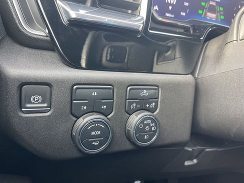 Used 2024 Chevrolet Silverado 2500 LT w/ Convenience Package image 26