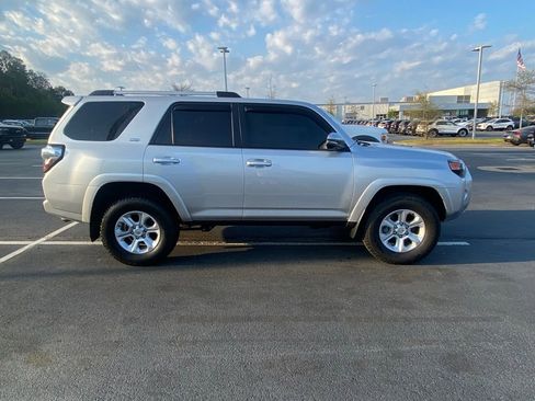 Used 2022 Toyota 4Runner SR5 Premium w/ Moonroof Package AWD/4WD image 8