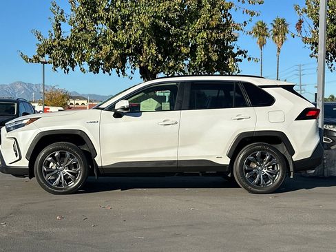 Used 2023 Toyota RAV4 XLE Premium image 7