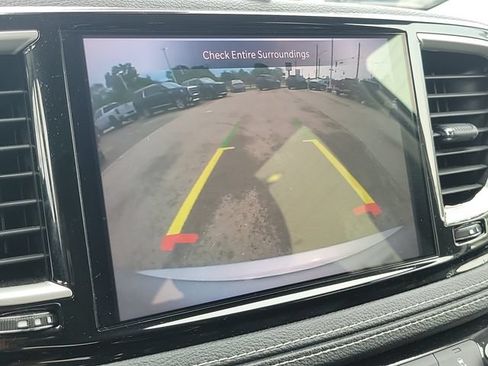 Used 2023 Chrysler Pacifica Touring-L FWD image 28