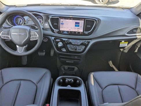 New 2026 Chrysler Pacifica Select image 15