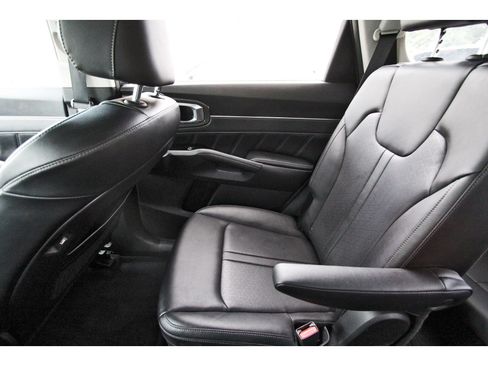 Certified 2023 Kia Sorento SX FWD image 16